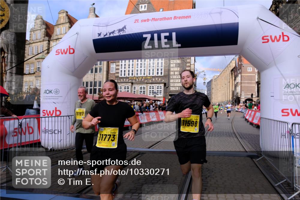 13.09.2026 - 21. swb-Marathon Bremen Tim E. http://msf.ph/oto/10330271 13.09.2026 11:03:43 Ziel 10092, 10150, 10187, 10237, 10309, 10420, 10724, 10902, 10904, 11211, 11411, 11598, 11655, 11746, 11773, 11830, 12068, 12184, 12185, 12611 meine-sportfotos.de