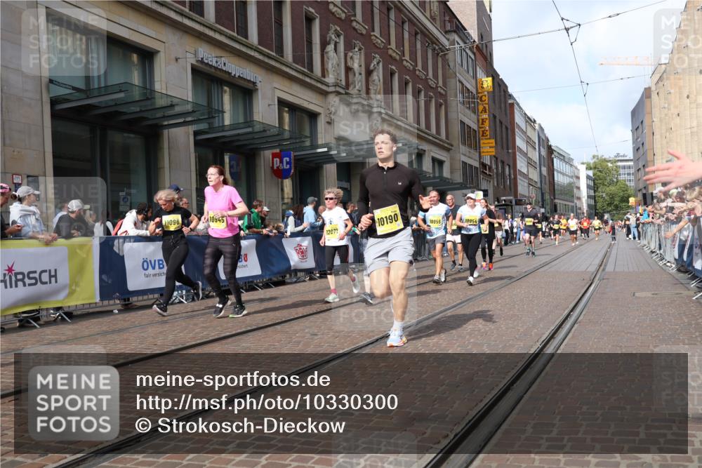13.09.2026 - 21. swb-Marathon Bremen Strokosch-Dieckow http://msf.ph/oto/10330300 13.09.2026 11:02:40 Ziel 10185, 10296, 10528, 10531, 10598, 10633, 10715, 10727, 10731, 10783, 10945, 10954, 10955, 11070, 11095, 11096, 11107, 11313, 11493, 11564, 11676, 11697, 11701, 11719, 11730, 11785, 11836, 12071, 12214, 12247, 12421, 12432, 12448, 12465, 12483, 10153, 10154, 10190, 10273, 10274, 10278, 10338, 10738, 10885, 10985, 11096, 11137, 11261, 11505, 11508, 11526, 11554, 11662, 11776, 11853, 11890, 11945, 12154, 12169, 12252, 12429, 12451, 12489 meine-sportfotos.de
