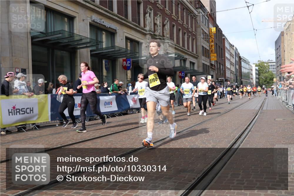 13.09.2026 - 21. swb-Marathon Bremen Strokosch-Dieckow http://msf.ph/oto/10330314 13.09.2026 11:02:40 Ziel 10185, 10296, 10528, 10531, 10598, 10633, 10715, 10727, 10731, 10783, 10945, 10954, 10955, 11070, 11095, 11096, 11107, 11313, 11493, 11564, 11676, 11697, 11701, 11719, 11730, 11785, 11836, 12071, 12214, 12247, 12421, 12432, 12448, 12465, 12483, 10153, 10154, 10190, 10273, 10274, 10278, 10338, 10738, 10885, 10985, 11096, 11137, 11261, 11505, 11508, 11526, 11554, 11662, 11776, 11853, 11890, 11945, 12154, 12169, 12252, 12429, 12451, 12489 meine-sportfotos.de