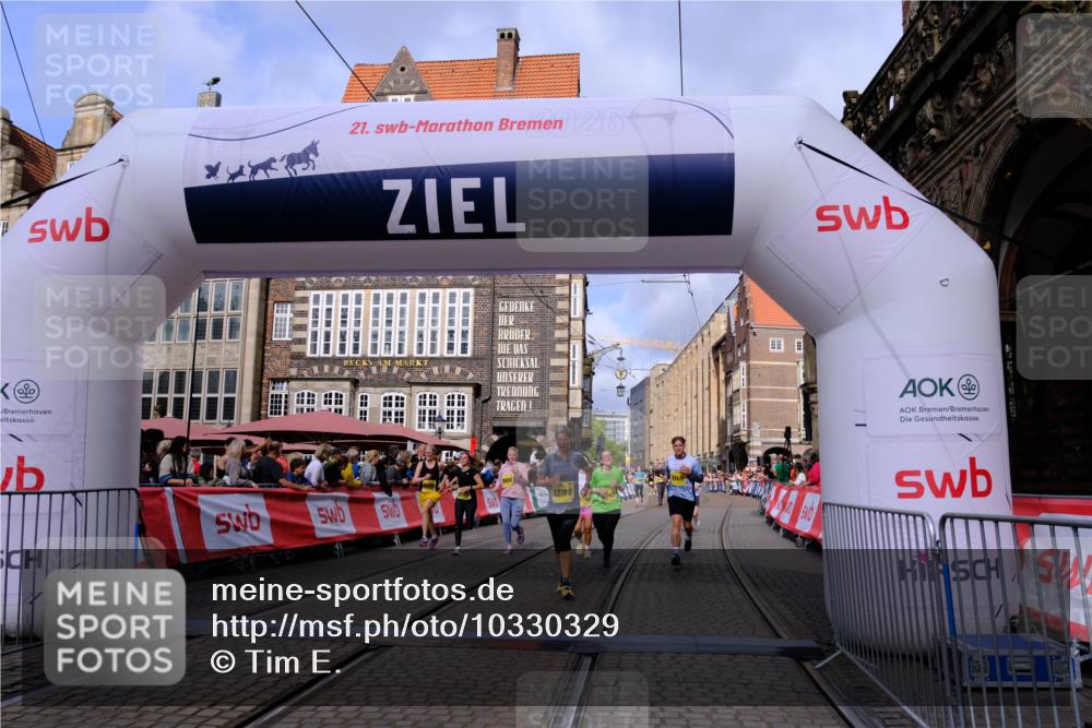 13.09.2026 - 21. swb-Marathon Bremen Tim E. http://msf.ph/oto/10330329 13.09.2026 11:03:46 Ziel 10092, 10187, 10237, 10309, 10420, 10724, 10902, 10904, 11211, 11411, 11598, 11655, 11746, 11773, 12068, 12184, 12185, 12611 meine-sportfotos.de