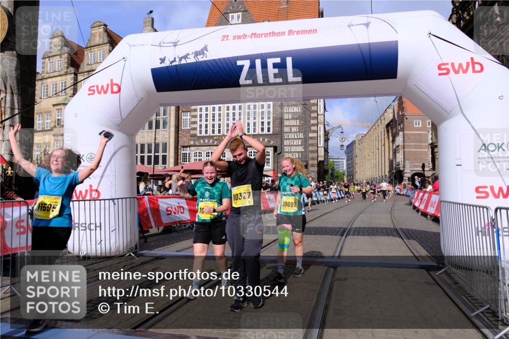 13.09.2026 - 21. swb-Marathon Bremen Tim E. http://msf.ph/oto/10330544 13.09.2026 11:03:58 Ziel 10090, 10091, 10327, 10420, 10429, 10569, 10796, 10902, 10950, 11211, 11411, 11595, 11655, 11746, 11868, 12074 meine-sportfotos.de
