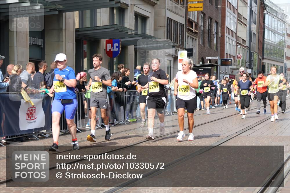 13.09.2026 - 21. swb-Marathon Bremen Strokosch-Dieckow http://msf.ph/oto/10330572 13.09.2026 11:02:47 Ziel 10150, 10185, 10195, 10528, 10531, 10598, 10715, 10727, 10731, 10959, 11070, 11095, 11313, 11493, 11676, 11697, 11785, 11830, 11836, 12214, 12421, 12432, 12448, 12465, 12483, 10190, 10296, 10633, 10783, 10945, 10954, 10955, 10985, 11096, 11107, 11137, 11261, 11508, 11526, 11554, 11564, 11662, 11701, 11719, 11730, 11776, 11785, 11890, 11945, 12071, 12154, 12169, 12247, 12252, 12429, 12451, 12489 meine-sportfotos.de