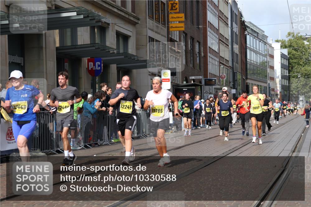 13.09.2026 - 21. swb-Marathon Bremen Strokosch-Dieckow http://msf.ph/oto/10330588 13.09.2026 11:02:48 Ziel 10150, 10185, 10195, 10237, 10528, 10531, 10598, 10715, 10727, 10731, 10959, 11070, 11095, 11313, 11493, 11676, 11697, 11830, 11836, 12068, 12214, 12421, 12432, 12448, 12465, 12483, 10190, 10296, 10633, 10783, 10945, 10954, 10955, 10985, 11096, 11107, 11137, 11261, 11508, 11526, 11554, 11564, 11662, 11701, 11719, 11730, 11776, 11785, 11890, 11945, 12071, 12154, 12169, 12247, 12252, 12429, 12451, 12465, 12489 meine-sportfotos.de
