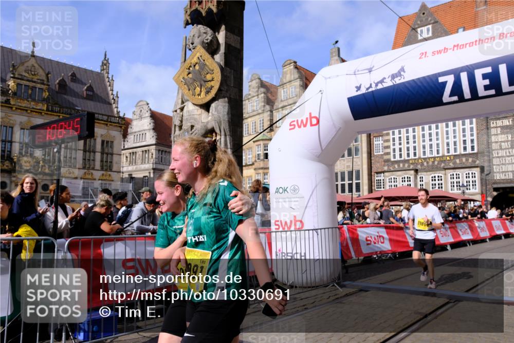 13.09.2026 - 21. swb-Marathon Bremen Tim E. http://msf.ph/oto/10330691 13.09.2026 11:04:02 Ziel 10090, 10091, 10152, 10327, 10357, 10429, 10569, 10796, 10902, 10918, 10950, 11325, 11451, 11595, 11868, 11967, 12074, 12504 meine-sportfotos.de