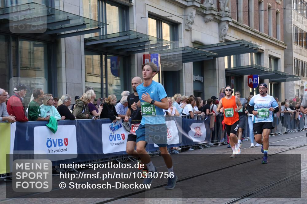 13.09.2026 - 21. swb-Marathon Bremen Strokosch-Dieckow http://msf.ph/oto/10330756 13.09.2026 13:22:20 Ziel 388, 913, 1933, 2402, 2481, 2771, 2806, 3855, 4483, 4697, 6707, 6792, 6891, 7586, 8547, 8551, 8694, 9090, 9510, 148, 1601, 1645, 2499, 3021, 3652, 4204, 4211, 6621, 7625, 7917, 8447, 8452, 8574, 8924, 9599, 9668, 9839 meine-sportfotos.de