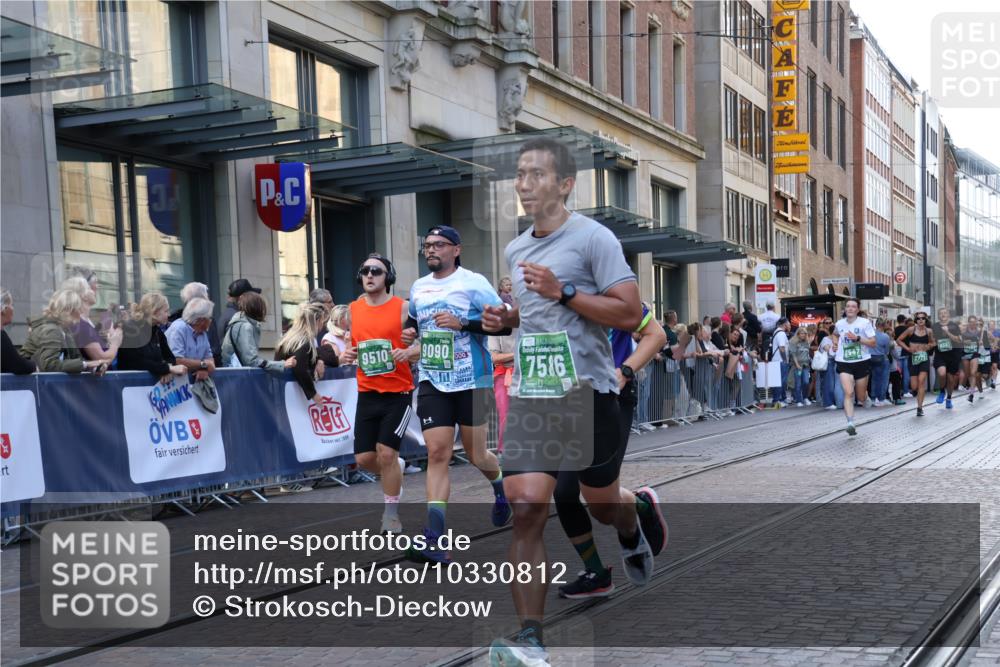 13.09.2026 - 21. swb-Marathon Bremen Strokosch-Dieckow http://msf.ph/oto/10330812 13.09.2026 13:22:21 Ziel 388, 913, 1933, 2402, 2481, 2771, 2806, 3855, 4483, 4697, 6707, 6737, 6792, 6891, 7586, 8547, 8551, 8694, 9090, 9510, 148, 1601, 1645, 2499, 3021, 3652, 4204, 4211, 6621, 7625, 7917, 8447, 8452, 8574, 8924, 9668, 9839 meine-sportfotos.de