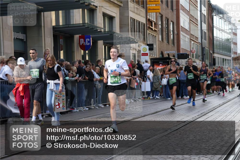 13.09.2026 - 21. swb-Marathon Bremen Strokosch-Dieckow http://msf.ph/oto/10330852 13.09.2026 13:22:23 Ziel 388, 913, 1933, 2040, 2402, 2481, 2771, 2806, 3145, 4483, 4697, 6707, 6737, 6792, 6891, 7586, 8547, 8551, 8694, 9090, 9510, 148, 1601, 1645, 2499, 3021, 3652, 3855, 4204, 4211, 6621, 7625, 7917, 8447, 8452, 8574, 9668, 9839 meine-sportfotos.de