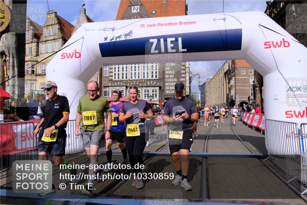 13.09.2026 - 21. swb-Marathon Bremen Tim E. http://msf.ph/oto/10330859 13.09.2026 11:04:09 Ziel 10090, 10091, 10152, 10357, 10403, 10429, 10607, 10659, 10720, 10796, 10918, 11149, 11319, 11325, 11451, 11470, 11471, 11511, 11618, 11868, 11967, 12140, 12260, 12392, 12433, 12504 meine-sportfotos.de