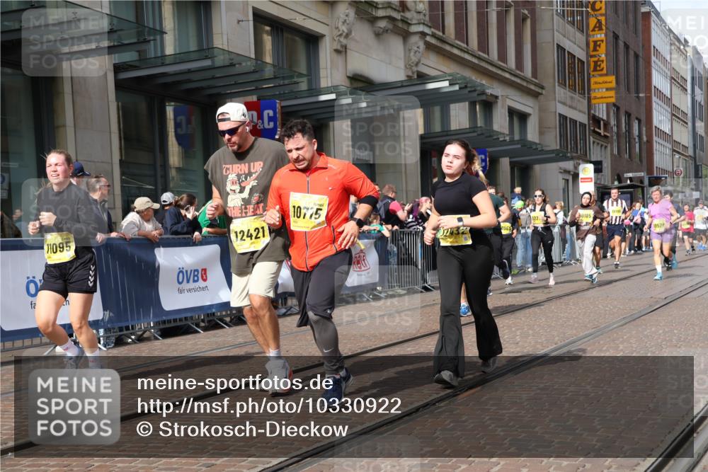 13.09.2026 - 21. swb-Marathon Bremen Strokosch-Dieckow http://msf.ph/oto/10330922 13.09.2026 11:02:55 Ziel 10092, 10150, 10185, 10195, 10237, 10309, 10528, 10531, 10598, 10715, 10724, 10727, 10904, 10959, 11070, 11095, 11493, 11676, 11773, 11830, 11836, 12068, 12184, 12185, 12214, 12421, 12432, 12483, 12611, 10190, 10296, 10633, 10731, 10783, 10945, 10954, 10955, 10985, 11096, 11107, 11261, 11313, 11564, 11662, 11697, 11701, 11719, 11730, 11776, 11785, 12071, 12154, 12247, 12429, 12448, 12451, 12465 meine-sportfotos.de