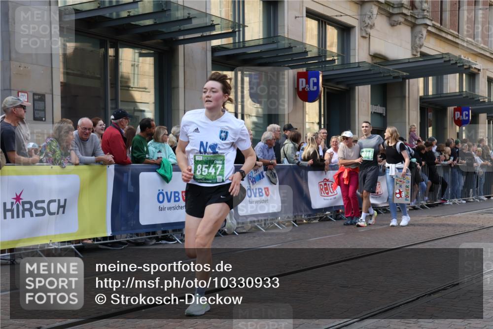 13.09.2026 - 21. swb-Marathon Bremen Strokosch-Dieckow http://msf.ph/oto/10330933 13.09.2026 13:22:25 Ziel 388, 913, 2040, 2402, 2481, 2771, 2806, 3145, 4483, 4697, 6707, 6737, 6792, 6891, 7586, 8547, 8551, 8646, 8694, 9090, 9510, 1601, 1645, 1933, 2499, 3021, 3652, 3855, 4204, 4211, 6621, 7625, 7917, 8447, 8574, 9668, 9839 meine-sportfotos.de