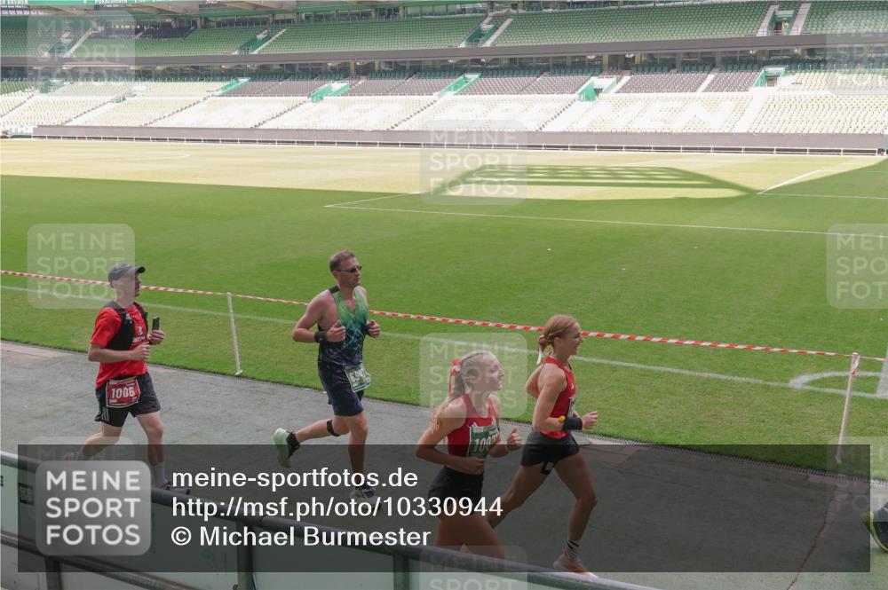 13.09.2026 - 21. swb-Marathon Bremen Michael Burmester http://msf.ph/oto/10330944 13.09.2026 13:02:36 Laufen im Stadion 150, 282, 531, 722, 762, 930, 936, 940, 946, 1006, 1014, 1067, 1163, 1250, 1436, 1448, 1460, 1582, 1611, 1896, 2033, 2047, 2062, 2276, 2292, 2345, 2364, 2378, 2421, 2491, 2513, 2638, 2666, 2668, 2779, 2900, 2987, 3013, 3044, 3114, 3135, 3163, 3164, 3187, 3248, 3258, 3294, 3334, 3360, 3372, 3374, 3375, 3392, 3460, 3496, 3526, 3527, 3576, 3585, 3603, 3667, 3721, 3806, 3852, 3893, 3938, 3970, 3983, 4000, 4077, 4133, 4506, 4558 meine-sportfotos.de
