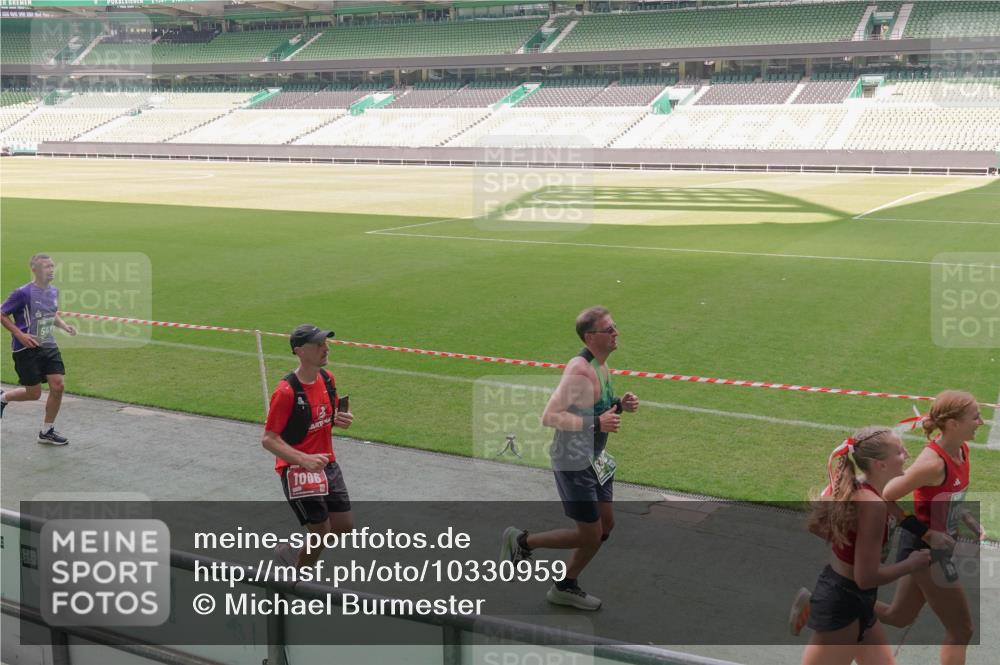 13.09.2026 - 21. swb-Marathon Bremen Michael Burmester http://msf.ph/oto/10330959 13.09.2026 13:02:37 Laufen im Stadion 150, 282, 531, 722, 762, 930, 936, 940, 946, 1006, 1014, 1067, 1163, 1250, 1436, 1448, 1460, 1582, 1611, 1896, 2033, 2047, 2062, 2276, 2292, 2345, 2364, 2378, 2421, 2491, 2513, 2638, 2666, 2668, 2779, 2900, 2987, 3013, 3044, 3114, 3135, 3163, 3164, 3187, 3248, 3258, 3294, 3334, 3360, 3372, 3374, 3375, 3392, 3460, 3496, 3526, 3527, 3576, 3585, 3603, 3667, 3721, 3806, 3846, 3852, 3893, 3938, 3970, 3983, 4000, 4077, 4133, 4506, 4558 meine-sportfotos.de