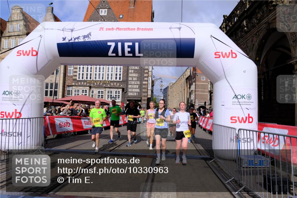 13.09.2026 - 21. swb-Marathon Bremen Tim E. http://msf.ph/oto/10330963 13.09.2026 11:04:13 Ziel 10152, 10357, 10403, 10429, 10607, 10659, 10720, 10726, 10796, 10912, 10913, 10918, 11149, 11319, 11325, 11451, 11470, 11471, 11511, 11618, 11868, 11967, 12140, 12260, 12392, 12433, 12504 meine-sportfotos.de