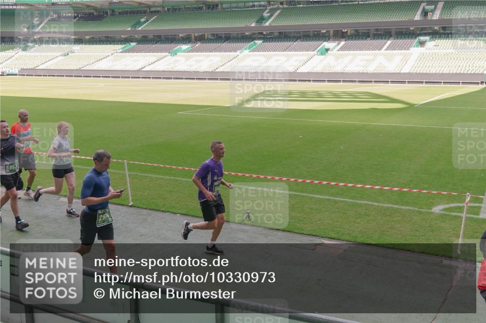 13.09.2026 - 21. swb-Marathon Bremen Michael Burmester http://msf.ph/oto/10330973 13.09.2026 13:02:38 Laufen im Stadion 150, 282, 531, 722, 762, 930, 936, 940, 946, 1006, 1014, 1067, 1163, 1250, 1436, 1448, 1460, 1582, 1611, 1896, 2033, 2047, 2062, 2276, 2292, 2345, 2364, 2378, 2421, 2491, 2513, 2638, 2666, 2668, 2779, 2900, 2934, 2987, 3013, 3044, 3114, 3135, 3163, 3164, 3187, 3248, 3258, 3294, 3334, 3360, 3372, 3374, 3375, 3392, 3460, 3496, 3526, 3527, 3576, 3585, 3597, 3603, 3667, 3721, 3806, 3846, 3852, 3893, 3938, 3970, 3983, 4000, 4077, 4133, 4506, 4558 meine-sportfotos.de