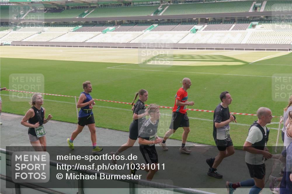 13.09.2026 - 21. swb-Marathon Bremen Michael Burmester http://msf.ph/oto/10331011 13.09.2026 13:02:40 Laufen im Stadion 150, 282, 531, 596, 722, 762, 930, 936, 940, 946, 1006, 1014, 1067, 1163, 1250, 1436, 1448, 1458, 1460, 1582, 1611, 1896, 2033, 2047, 2062, 2276, 2292, 2345, 2364, 2378, 2421, 2491, 2513, 2625, 2638, 2666, 2668, 2779, 2900, 2934, 2987, 3013, 3044, 3114, 3135, 3163, 3164, 3187, 3248, 3258, 3294, 3334, 3360, 3372, 3374, 3392, 3460, 3496, 3510, 3526, 3527, 3576, 3585, 3597, 3603, 3667, 3721, 3806, 3846, 3852, 3859, 3893, 3938, 3970, 3983, 4000, 4077, 4133, 4506, 4558 meine-sportfotos.de