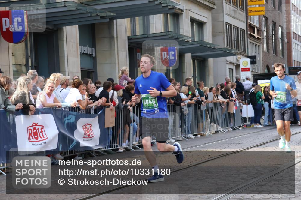 13.09.2026 - 21. swb-Marathon Bremen Strokosch-Dieckow http://msf.ph/oto/10331180 13.09.2026 13:22:33 Ziel 388, 913, 1963, 2040, 2402, 2771, 2806, 2914, 3098, 3145, 3560, 6707, 6737, 6792, 7909, 8377, 8551, 8646, 8671, 8672, 8819, 8820, 9090, 9510, 9921, 1601, 1933, 2481, 2499, 3855, 4204, 4211, 4483, 4697, 6621, 6891, 7586, 8447, 8547, 8574, 8694, 9668 meine-sportfotos.de