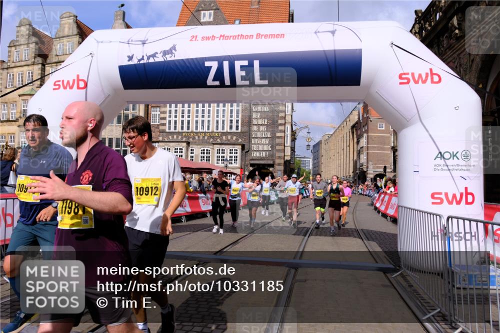 13.09.2026 - 21. swb-Marathon Bremen Tim E. http://msf.ph/oto/10331185 13.09.2026 11:04:21 Ziel 10152, 10390, 10403, 10516, 10607, 10659, 10671, 10672, 10720, 10726, 10912, 10913, 10918, 11149, 11221, 11318, 11319, 11470, 11471, 11511, 11539, 11618, 11726, 11909, 11967, 12001, 12103, 12113, 12140, 12260, 12276, 12392, 12433, 12504 meine-sportfotos.de