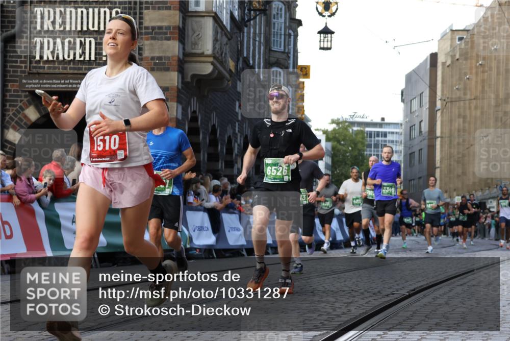 13.09.2026 - 21. swb-Marathon Bremen Strokosch-Dieckow http://msf.ph/oto/10331287 13.09.2026 13:15:26 Ziel 1510, 1664, 2383, 3357, 3504, 3717, 4111, 4382, 4992, 5003, 5149, 5294, 5298, 5385, 5417, 5471, 6351, 6379, 6521, 6528, 6717, 6773, 6902, 7190, 7432, 7497, 7515, 8238, 9253, 9338, 9363, 9483, 9797, 13137, 13139, 1033, 1445, 3346, 3536, 4212, 4653, 4663, 5533, 6162, 6515, 7203, 7291, 7992, 9029, 9391, 9475, 9777 meine-sportfotos.de