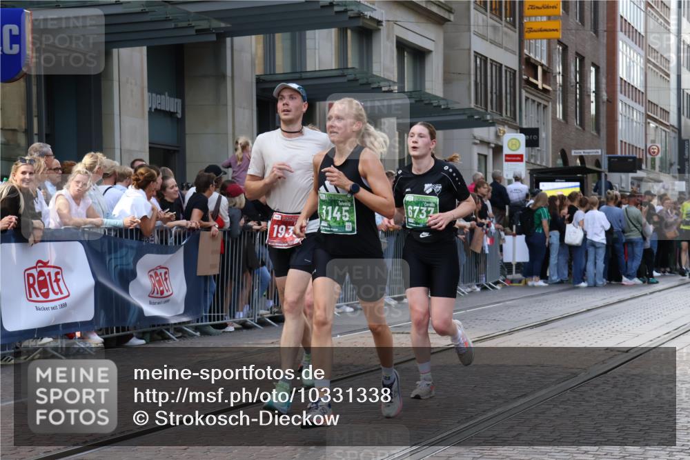 13.09.2026 - 21. swb-Marathon Bremen Strokosch-Dieckow http://msf.ph/oto/10331338 13.09.2026 13:22:37 Ziel 913, 1809, 1935, 1963, 2040, 2367, 2806, 2914, 3098, 3145, 3233, 3560, 5114, 6707, 6737, 6792, 7909, 8377, 8551, 8646, 8671, 8672, 8819, 8820, 9510, 9921, 388, 1933, 2402, 2481, 2499, 2771, 3855, 4204, 4211, 4483, 4697, 6891, 7586, 8447, 8547, 8574, 8694, 9090, 9510, 9668 meine-sportfotos.de