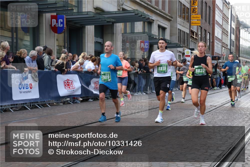 13.09.2026 - 21. swb-Marathon Bremen Strokosch-Dieckow http://msf.ph/oto/10331426 13.09.2026 13:22:43 Ziel 1809, 1900, 1935, 1963, 2040, 2367, 2827, 2914, 2961, 3098, 3145, 3233, 3374, 3560, 3729, 3920, 5114, 6737, 6792, 7909, 8231, 8304, 8377, 8646, 8671, 8672, 8732, 8787, 8819, 8820, 9921, 388, 913, 1933, 2402, 2481, 2771, 2806, 3855, 4483, 4697, 6707, 6792, 6891, 7586, 8547, 8551, 8694, 9090, 9510 meine-sportfotos.de