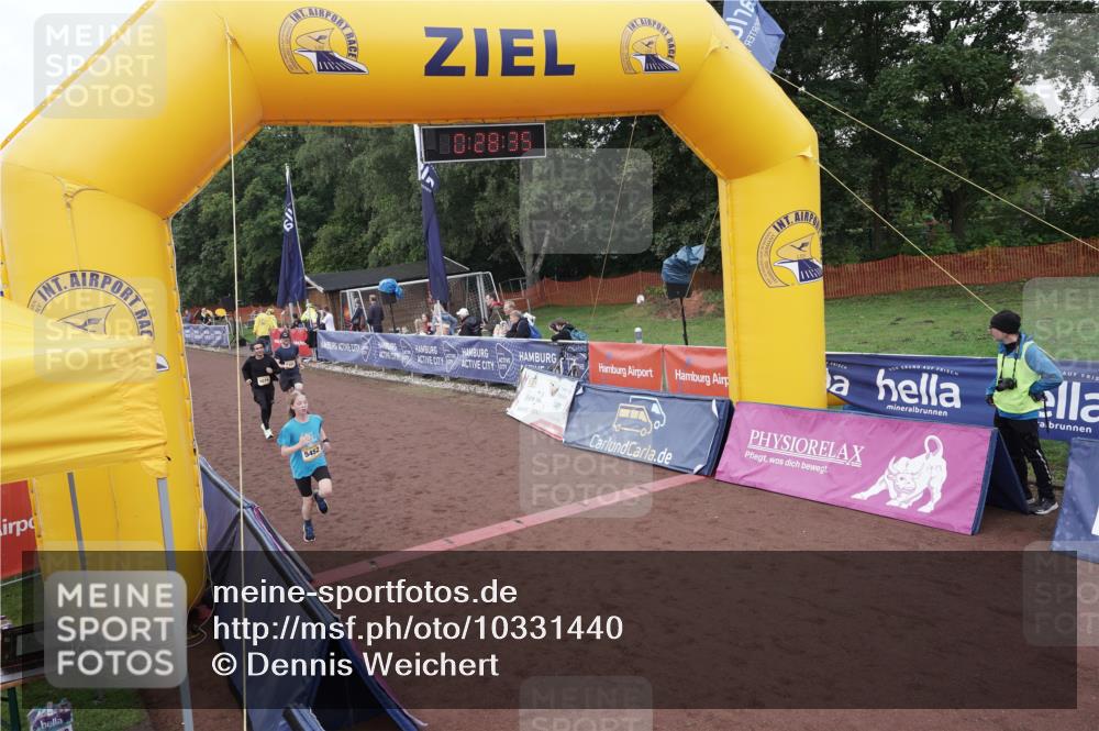 13.09.2026 - Airport Race Dennis Weichert http://msf.ph/oto/10331440 13.09.2026 10:29:08 Ziel 5079, 5089, 5113, 5151, 5241, 5317, 5452 meine-sportfotos.de