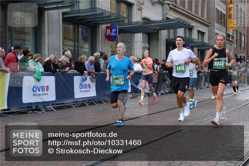 13.09.2026 - 21. swb-Marathon Bremen Strokosch-Dieckow http://msf.ph/oto/10331460 13.09.2026 13:22:44 Ziel 1809, 1900, 1935, 1963, 2040, 2367, 2827, 2914, 2961, 3098, 3145, 3233, 3374, 3560, 3729, 3920, 5114, 6737, 7909, 8231, 8304, 8377, 8646, 8671, 8672, 8732, 8787, 8819, 8820, 9827, 9921, 388, 913, 1933, 2402, 2481, 2771, 2806, 3855, 4483, 4697, 6707, 6792, 6891, 7586, 8547, 8551, 8694, 9090, 9510 meine-sportfotos.de