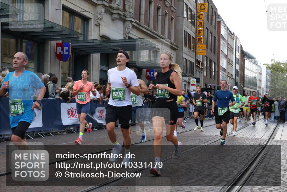 13.09.2026 - 21. swb-Marathon Bremen Strokosch-Dieckow http://msf.ph/oto/10331479 13.09.2026 13:22:44 Ziel 1809, 1900, 1935, 1963, 2040, 2367, 2827, 2914, 2961, 3098, 3145, 3233, 3374, 3560, 3729, 3920, 5114, 6737, 7909, 8231, 8304, 8377, 8646, 8671, 8672, 8732, 8787, 8819, 8820, 9827, 9921, 388, 913, 1933, 2402, 2481, 2771, 2806, 3855, 4483, 4697, 6707, 6792, 6891, 7586, 8547, 8551, 8694, 9090, 9510 meine-sportfotos.de