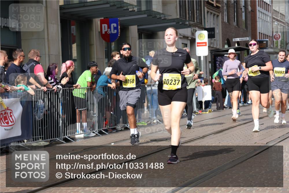 13.09.2026 - 21. swb-Marathon Bremen Strokosch-Dieckow http://msf.ph/oto/10331488 13.09.2026 11:03:10 Ziel 10092, 10150, 10187, 10237, 10309, 10327, 10420, 10569, 10724, 10902, 10904, 10950, 11211, 11411, 11595, 11598, 11655, 11746, 11773, 11830, 12068, 12074, 12184, 12185, 12611, 10185, 10195, 10528, 10531, 10598, 10715, 10727, 10731, 10955, 10959, 11070, 11095, 11313, 11493, 11564, 11676, 11697, 11730, 11785, 11836, 12214, 12247, 12421, 12432, 12448, 12465, 12483 meine-sportfotos.de