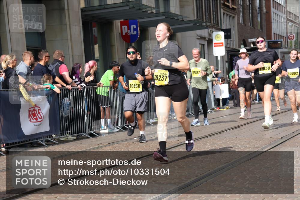 13.09.2026 - 21. swb-Marathon Bremen Strokosch-Dieckow http://msf.ph/oto/10331504 13.09.2026 11:03:10 Ziel 10092, 10150, 10187, 10237, 10309, 10327, 10420, 10569, 10724, 10902, 10904, 10950, 11211, 11411, 11595, 11598, 11655, 11746, 11773, 11830, 12068, 12074, 12184, 12185, 12611, 10185, 10195, 10528, 10531, 10598, 10715, 10727, 10731, 10955, 10959, 11070, 11095, 11313, 11493, 11564, 11676, 11697, 11730, 11785, 11836, 12214, 12247, 12421, 12432, 12448, 12465, 12483 meine-sportfotos.de