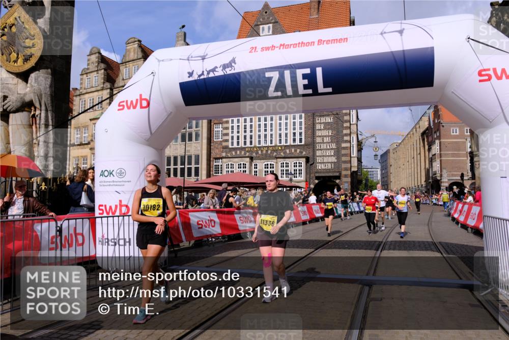 13.09.2026 - 21. swb-Marathon Bremen Tim E. http://msf.ph/oto/10331541 13.09.2026 11:04:33 Ziel 10182, 10245, 10291, 10390, 10516, 10526, 10613, 10671, 10672, 11214, 11215, 11221, 11248, 11318, 11336, 11410, 11539, 11720, 11726, 11740, 11909, 12001, 12009, 12103, 12113, 12276, 12929 meine-sportfotos.de