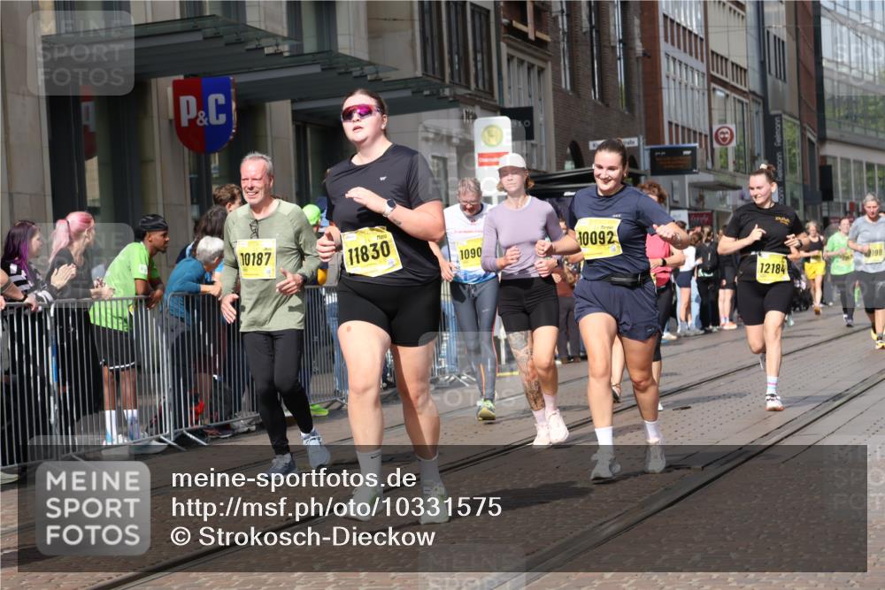 13.09.2026 - 21. swb-Marathon Bremen Strokosch-Dieckow http://msf.ph/oto/10331575 13.09.2026 11:03:12 Ziel 10090, 10091, 10092, 10187, 10237, 10309, 10327, 10420, 10569, 10724, 10902, 10904, 10950, 11211, 11411, 11595, 11598, 11655, 11746, 11773, 12068, 12074, 12184, 12185, 12611, 10150, 10185, 10195, 10528, 10531, 10598, 10715, 10727, 10731, 10959, 11070, 11095, 11313, 11493, 11676, 11697, 11785, 11830, 11836, 12214, 12421, 12432, 12448, 12465, 12483 meine-sportfotos.de