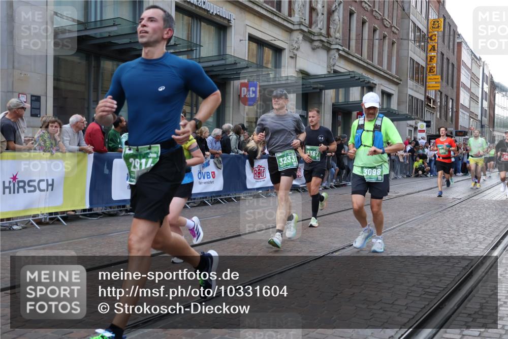 13.09.2026 - 21. swb-Marathon Bremen Strokosch-Dieckow http://msf.ph/oto/10331604 13.09.2026 13:22:47 Ziel 1809, 1900, 1935, 1963, 2040, 2306, 2367, 2427, 2827, 2914, 2961, 3098, 3145, 3233, 3374, 3560, 3729, 3920, 5114, 7909, 8045, 8231, 8304, 8377, 8646, 8671, 8672, 8732, 8787, 8819, 8820, 9827, 9921, 10127, 388, 913, 1933, 2402, 2481, 2771, 2806, 3855, 4483, 4697, 6707, 6737, 6792, 6891, 7586, 8547, 8551, 8694, 9090, 9510 meine-sportfotos.de