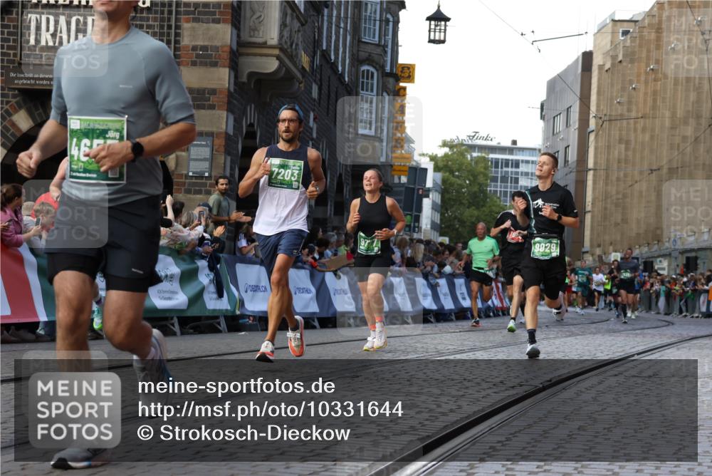 13.09.2026 - 21. swb-Marathon Bremen Strokosch-Dieckow http://msf.ph/oto/10331644 13.09.2026 13:15:33 Ziel 1664, 3357, 3743, 4111, 4382, 4992, 5003, 5149, 5294, 5385, 5417, 6011, 6351, 6521, 6773, 6902, 7190, 7432, 7497, 7515, 7717, 7730, 8086, 8254, 8255, 9253, 9338, 9363, 9483, 13137, 13139, 1033, 2733, 3119, 3422, 3536, 3689, 3836, 3991, 4573, 5533, 5588, 6162, 6515, 9029, 9475, 9777, 13249 meine-sportfotos.de