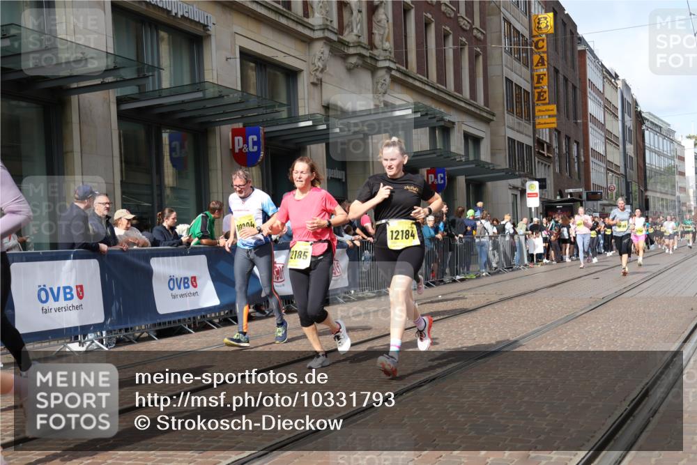 13.09.2026 - 21. swb-Marathon Bremen Strokosch-Dieckow http://msf.ph/oto/10331793 13.09.2026 11:03:16 Ziel 10090, 10091, 10187, 10309, 10327, 10420, 10569, 10902, 10904, 10950, 11211, 11411, 11595, 11598, 11655, 11746, 11773, 11868, 12074, 12184, 12185, 12611, 10092, 10150, 10185, 10195, 10237, 10528, 10531, 10598, 10715, 10724, 10727, 10731, 10959, 11070, 11095, 11313, 11493, 11676, 11697, 11830, 11836, 12068, 12184, 12185, 12214, 12421, 12432, 12448, 12483 meine-sportfotos.de