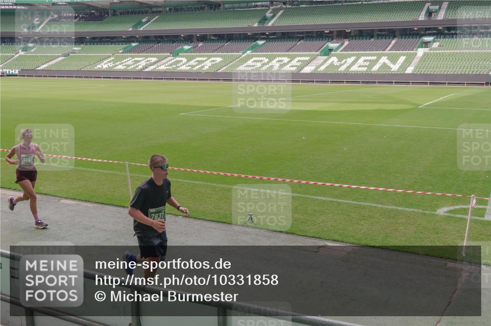 13.09.2026 - 21. swb-Marathon Bremen Michael Burmester http://msf.ph/oto/10331858 13.09.2026 13:03:43 Laufen im Stadion 209, 210, 488, 534, 596, 725, 762, 881, 936, 940, 1014, 1343, 1458, 1460, 1479, 1611, 1649, 1653, 1771, 2223, 2276, 2364, 2369, 2421, 2434, 2513, 2625, 2668, 2779, 2851, 2872, 2891, 2900, 2934, 2977, 3028, 3114, 3135, 3258, 3360, 3402, 3425, 3454, 3460, 3496, 3510, 3521, 3576, 3579, 3585, 3597, 3603, 3618, 3721, 3796, 3846, 3852, 3859, 3893, 3909, 3938, 3970, 3983, 4000, 4077, 4133, 4506, 4558, 242 meine-sportfotos.de