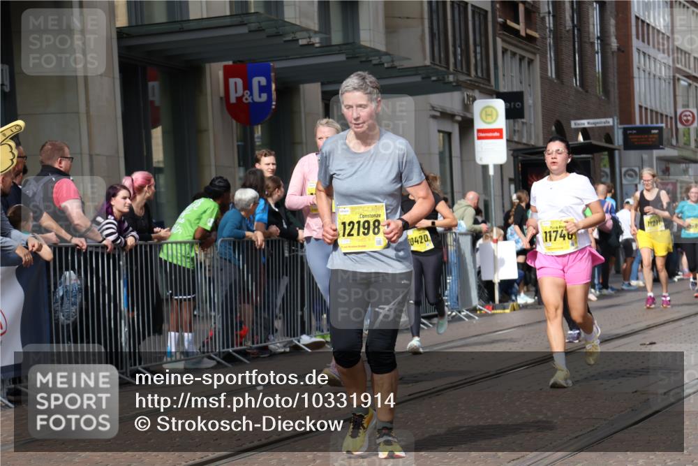 13.09.2026 - 21. swb-Marathon Bremen Strokosch-Dieckow http://msf.ph/oto/10331914 13.09.2026 11:03:21 Ziel 10090, 10091, 10187, 10327, 10357, 10420, 10429, 10569, 10796, 10902, 10950, 11211, 11411, 11595, 11598, 11655, 11746, 11868, 12074, 10092, 10150, 10185, 10187, 10195, 10237, 10309, 10528, 10531, 10598, 10715, 10724, 10727, 10904, 10959, 11070, 11095, 11493, 11598, 11676, 11773, 11830, 11836, 12068, 12184, 12185, 12214, 12421, 12432, 12483, 12611 meine-sportfotos.de