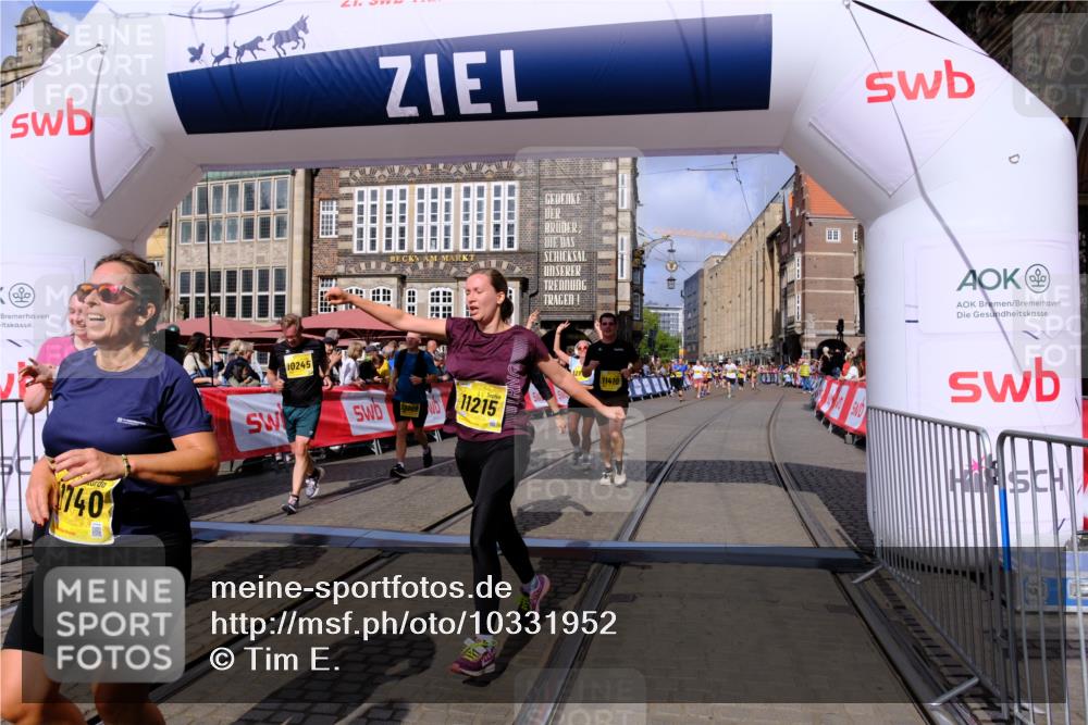 13.09.2026 - 21. swb-Marathon Bremen Tim E. http://msf.ph/oto/10331952 13.09.2026 11:04:39 Ziel 10182, 10245, 10291, 10526, 10613, 10755, 11214, 11215, 11221, 11248, 11336, 11410, 11720, 11726, 11740, 12009, 12276, 12929 meine-sportfotos.de
