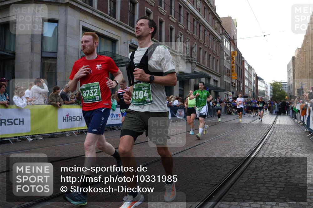 13.09.2026 - 21. swb-Marathon Bremen Strokosch-Dieckow http://msf.ph/oto/10331985 13.09.2026 13:22:54 Ziel 1809, 1900, 1935, 2306, 2367, 2427, 2827, 2899, 2914, 2961, 3098, 3233, 3374, 3531, 3729, 3920, 5114, 5820, 5821, 6923, 7909, 8045, 8231, 8304, 8671, 8672, 8732, 8787, 8819, 8820, 8863, 9436, 9827, 9921, 10127, 388, 913, 1963, 2040, 2402, 2771, 2806, 3145, 3560, 4483, 6707, 6737, 6792, 7586, 8377, 8547, 8551, 8646, 8694, 9090, 9510 meine-sportfotos.de