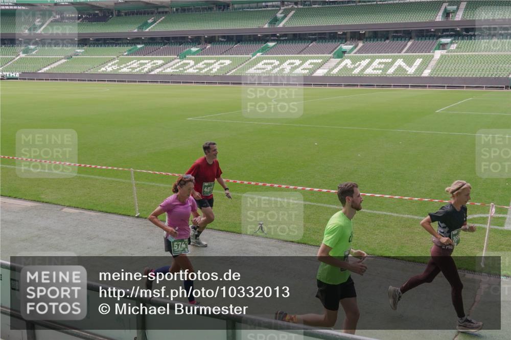 13.09.2026 - 21. swb-Marathon Bremen Michael Burmester http://msf.ph/oto/10332013 13.09.2026 13:03:52 Laufen im Stadion 209, 210, 488, 534, 565, 596, 725, 762, 881, 940, 1014, 1343, 1373, 1456, 1458, 1460, 1479, 1611, 1649, 1653, 1771, 2223, 2276, 2364, 2369, 2421, 2430, 2434, 2452, 2513, 2625, 2779, 2851, 2872, 2891, 2900, 2910, 2934, 2957, 2977, 3028, 3114, 3135, 3217, 3258, 3360, 3402, 3419, 3425, 3454, 3460, 3496, 3510, 3521, 3576, 3579, 3585, 3597, 3618, 3796, 3846, 3859, 3893, 3909, 3938, 3970, 3983, 4077, 4133, 4558, 242 meine-sportfotos.de
