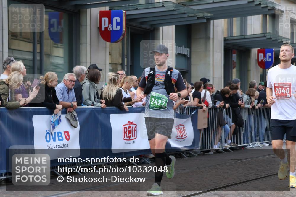 13.09.2026 - 21. swb-Marathon Bremen Strokosch-Dieckow http://msf.ph/oto/10332048 13.09.2026 13:22:57 Ziel 1809, 1900, 1935, 2306, 2367, 2427, 2827, 2899, 2914, 2961, 3098, 3233, 3374, 3531, 3729, 3861, 3920, 5114, 5820, 5821, 6923, 8045, 8231, 8304, 8732, 8787, 8819, 8820, 8863, 9436, 9827, 9921, 10127, 388, 913, 1963, 2040, 2402, 2771, 2806, 3098, 3145, 3560, 4483, 6707, 6737, 6792, 7909, 8377, 8551, 8646, 8671, 8672, 8819, 8820, 9090, 9510 meine-sportfotos.de