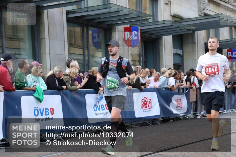 13.09.2026 - 21. swb-Marathon Bremen Strokosch-Dieckow http://msf.ph/oto/10332074 13.09.2026 13:22:57 Ziel 1809, 1900, 1935, 2306, 2367, 2427, 2827, 2899, 2914, 2961, 3098, 3233, 3374, 3531, 3729, 3861, 3920, 5114, 5820, 5821, 6923, 8045, 8231, 8304, 8732, 8787, 8819, 8820, 8863, 9436, 9827, 9921, 10127, 388, 913, 1963, 2040, 2402, 2771, 2806, 3098, 3145, 3560, 4483, 6707, 6737, 6792, 7909, 8377, 8551, 8646, 8671, 8672, 8819, 8820, 9090, 9510 meine-sportfotos.de