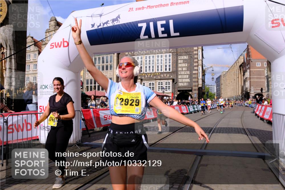13.09.2026 - 21. swb-Marathon Bremen Tim E. http://msf.ph/oto/10332129 13.09.2026 11:04:43 Ziel 10160, 10182, 10245, 10526, 10613, 10711, 10755, 11214, 11215, 11248, 11336, 11410, 11720, 11740, 11761, 11991, 12009, 12929 meine-sportfotos.de