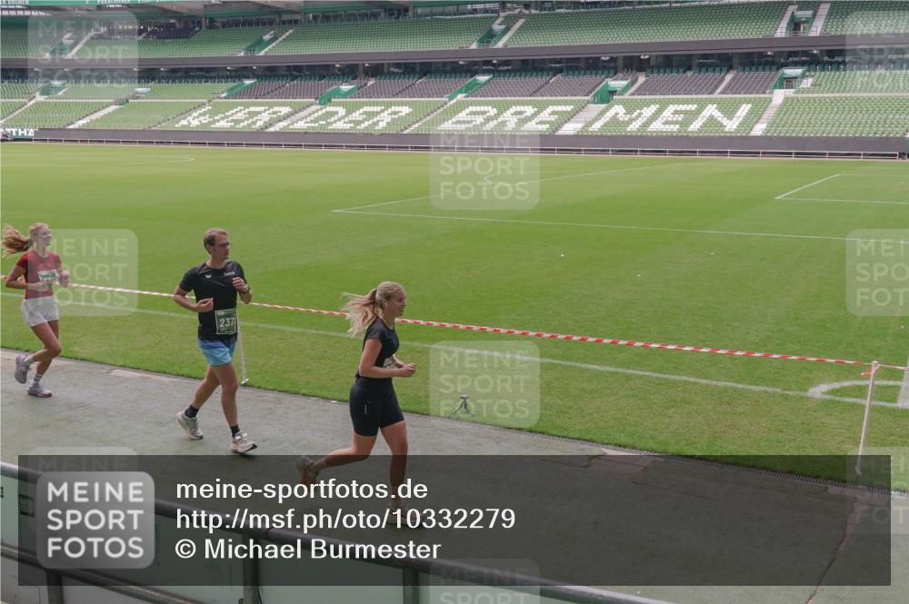 13.09.2026 - 21. swb-Marathon Bremen Michael Burmester http://msf.ph/oto/10332279 13.09.2026 13:04:18 Laufen im Stadion 178, 209, 210, 488, 534, 565, 596, 725, 762, 881, 940, 1014, 1239, 1307, 1343, 1373, 1456, 1458, 1460, 1479, 1611, 1627, 1649, 1653, 1656, 1687, 1771, 1780, 1914, 1932, 1941, 2023, 2126, 2223, 2369, 2430, 2434, 2452, 2513, 2625, 2723, 2851, 2867, 2872, 2891, 2900, 2910, 2919, 2934, 2957, 2959, 2977, 3028, 3135, 3217, 3320, 3343, 3360, 3402, 3419, 3425, 3454, 3460, 3510, 3521, 3579, 3597, 3618, 3796, 3846, 3859, 3909, 3938, 3970, 4077, 242 meine-sportfotos.de