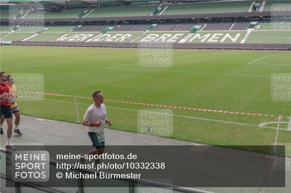 13.09.2026 - 21. swb-Marathon Bremen Michael Burmester http://msf.ph/oto/10332338 13.09.2026 13:04:23 Laufen im Stadion 178, 209, 210, 488, 534, 536, 565, 596, 725, 762, 881, 940, 1014, 1239, 1307, 1343, 1373, 1456, 1458, 1460, 1479, 1611, 1627, 1649, 1653, 1656, 1687, 1771, 1780, 1914, 1932, 1941, 2023, 2089, 2126, 2223, 2369, 2430, 2434, 2452, 2513, 2602, 2625, 2723, 2851, 2867, 2872, 2891, 2910, 2919, 2934, 2957, 2959, 2977, 3028, 3135, 3217, 3320, 3343, 3360, 3402, 3419, 3425, 3454, 3460, 3510, 3521, 3579, 3597, 3618, 3796, 3846, 3859, 3909, 3970, 4077, 242 meine-sportfotos.de