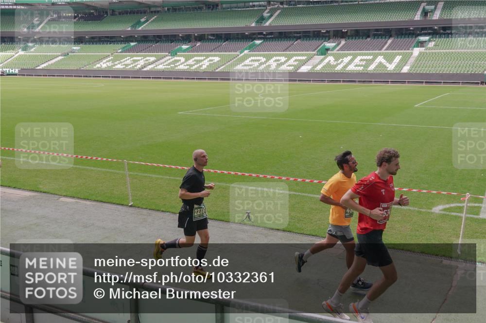 13.09.2026 - 21. swb-Marathon Bremen Michael Burmester http://msf.ph/oto/10332361 13.09.2026 13:04:25 Laufen im Stadion 178, 209, 210, 488, 534, 536, 565, 596, 725, 762, 881, 940, 1014, 1239, 1307, 1343, 1373, 1456, 1458, 1479, 1611, 1627, 1649, 1653, 1656, 1687, 1771, 1780, 1914, 1932, 1941, 2023, 2089, 2126, 2223, 2369, 2430, 2434, 2452, 2513, 2602, 2625, 2723, 2851, 2867, 2872, 2891, 2910, 2919, 2934, 2957, 2959, 2977, 3028, 3135, 3217, 3320, 3343, 3360, 3402, 3419, 3425, 3454, 3460, 3510, 3521, 3579, 3597, 3618, 3796, 3846, 3859, 3909, 4077, 242 meine-sportfotos.de
