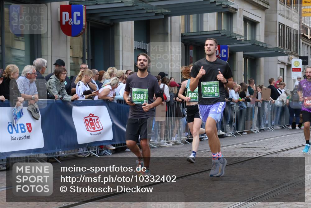13.09.2026 - 21. swb-Marathon Bremen Strokosch-Dieckow http://msf.ph/oto/10332402 13.09.2026 13:23:05 Ziel 672, 1900, 2306, 2371, 2409, 2427, 2899, 3078, 3138, 3173, 3374, 3531, 3729, 3861, 3920, 3939, 5820, 5821, 6848, 6923, 8045, 8231, 8560, 8732, 8863, 9088, 9196, 9436, 9827, 10127, 913, 1809, 1900, 1935, 1963, 2040, 2367, 2827, 2914, 2961, 3098, 3145, 3233, 3374, 3560, 3729, 3920, 5114, 6707, 6737, 6792, 7909, 8304, 8377, 8646, 8671, 8672, 8732, 8787, 8819, 8820, 9921 meine-sportfotos.de