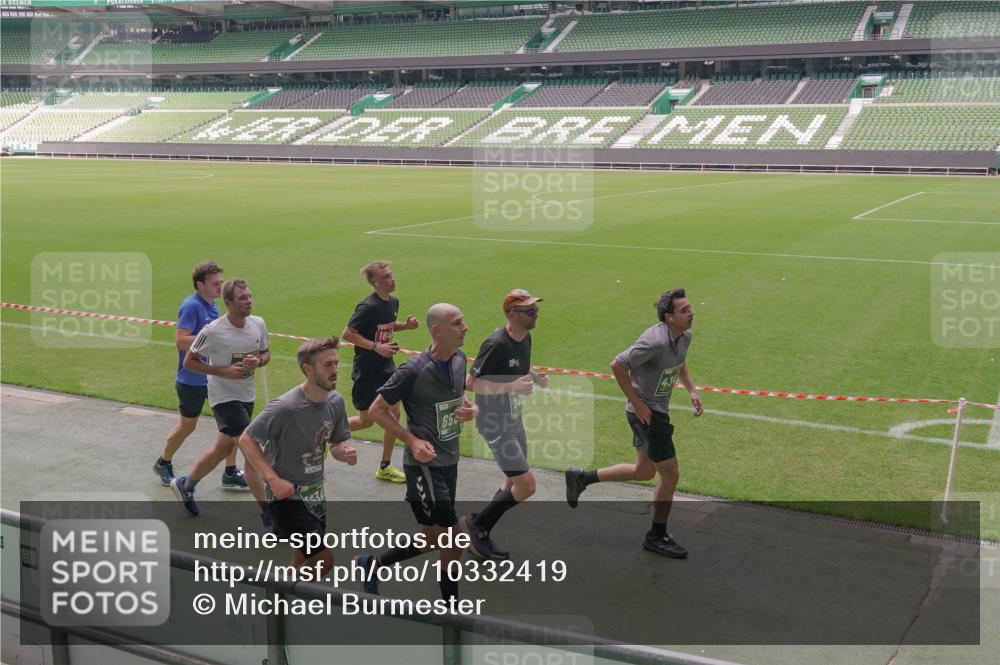 13.09.2026 - 21. swb-Marathon Bremen Michael Burmester http://msf.ph/oto/10332419 13.09.2026 13:04:28 Laufen im Stadion 178, 209, 210, 488, 534, 536, 565, 596, 725, 762, 881, 940, 1014, 1239, 1307, 1343, 1373, 1456, 1458, 1479, 1627, 1649, 1653, 1656, 1687, 1771, 1780, 1914, 1932, 1941, 2023, 2089, 2126, 2223, 2369, 2430, 2434, 2452, 2602, 2625, 2723, 2742, 2764, 2851, 2867, 2872, 2891, 2910, 2919, 2934, 2957, 2959, 2977, 2985, 3028, 3135, 3217, 3320, 3343, 3360, 3402, 3419, 3425, 3454, 3460, 3510, 3521, 3579, 3597, 3618, 3796, 3846, 3859, 3909, 4077, 242 meine-sportfotos.de