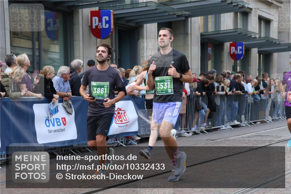 13.09.2026 - 21. swb-Marathon Bremen Strokosch-Dieckow http://msf.ph/oto/10332433 13.09.2026 13:23:06 Ziel 135, 672, 2306, 2371, 2409, 2427, 2490, 2627, 2899, 3078, 3138, 3173, 3531, 3856, 3861, 3939, 5820, 5821, 6843, 6848, 6923, 8045, 8231, 8560, 8863, 9088, 9196, 9436, 9827, 10127, 913, 1809, 1900, 1935, 1963, 2040, 2367, 2827, 2914, 2961, 3098, 3145, 3233, 3374, 3560, 3729, 3920, 5114, 6737, 6792, 7909, 8231, 8304, 8377, 8646, 8671, 8672, 8732, 8787, 8819, 8820, 9921 meine-sportfotos.de