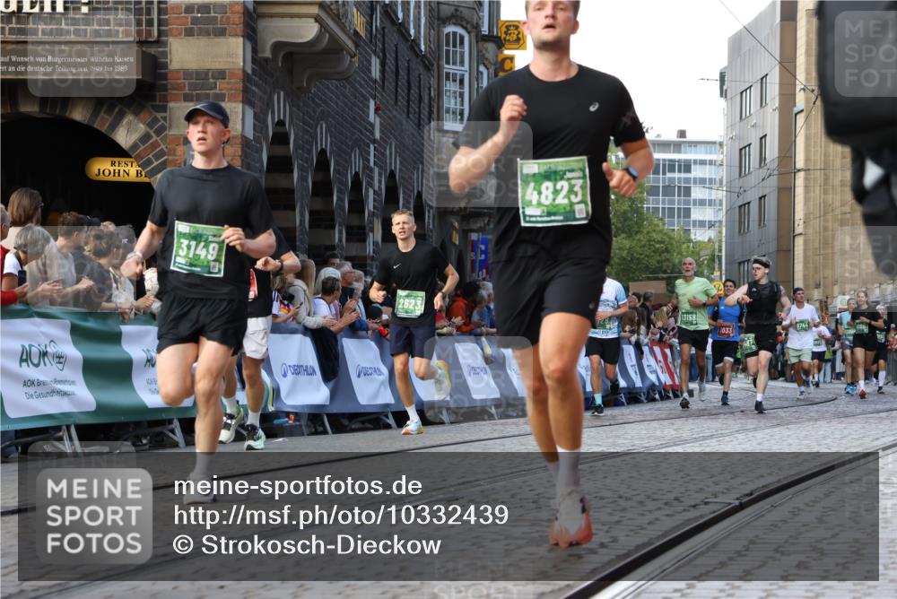 13.09.2026 - 21. swb-Marathon Bremen Strokosch-Dieckow http://msf.ph/oto/10332439 13.09.2026 13:15:58 Ziel 1033, 1445, 2733, 3119, 3346, 3422, 3536, 3689, 3836, 3991, 4212, 4573, 4653, 4663, 5533, 5588, 6162, 6515, 7203, 7291, 7992, 9029, 9391, 9475, 9777, 13249, 481, 663, 2623, 3134, 3149, 4128, 6106, 6744, 8398, 8487, 13008, 13158 meine-sportfotos.de