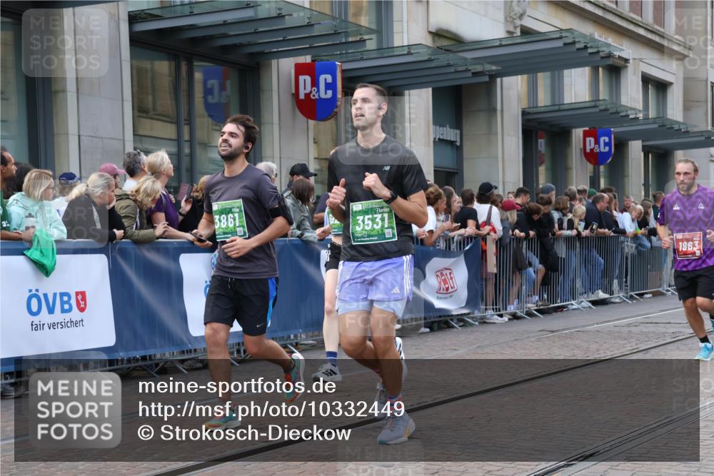 13.09.2026 - 21. swb-Marathon Bremen Strokosch-Dieckow http://msf.ph/oto/10332449 13.09.2026 13:23:06 Ziel 135, 672, 2306, 2371, 2409, 2427, 2490, 2627, 2899, 3078, 3138, 3173, 3531, 3856, 3861, 3939, 5820, 5821, 6843, 6848, 6923, 8045, 8231, 8560, 8863, 9088, 9196, 9436, 9827, 10127, 913, 1809, 1900, 1935, 1963, 2040, 2367, 2827, 2914, 2961, 3098, 3145, 3233, 3374, 3560, 3729, 3920, 5114, 6737, 6792, 7909, 8231, 8304, 8377, 8646, 8671, 8672, 8732, 8787, 8819, 8820, 9921 meine-sportfotos.de